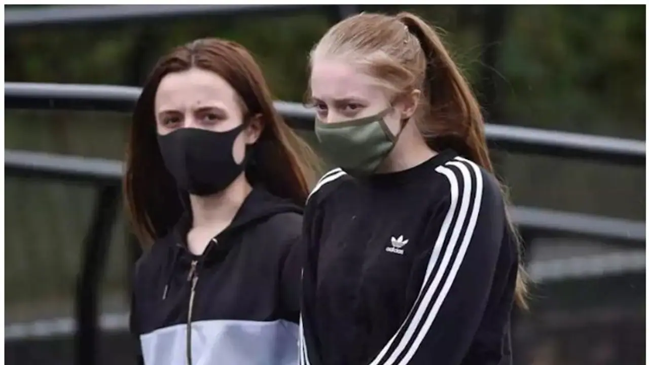 200 ലധികം കോഴികളെയും താറാവുകളെയും മറ്റും ഉപദ്രവിച്ചതിന് കൗമാരക്കാരികൾ പിടിയിൽ 200 ലധികം കോഴികളെയും താറാവുകളെയും മറ്റും ഉപദ്രവിച്ചതിന് കൗമാരക്കാരികൾ പിടിയിൽ