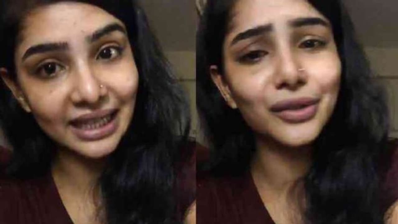 200 சதவீதம் நான் பொறுப்பில்லை... அதிர்ச்சி வீடியோவை வெளியிட்ட 'குக் வித் கோமாளி' பவித்ரா..! 200 சதவீதம் நான் பொறுப்பில்லை... அதிர்ச்சி வீடியோவை வெளியிட்ட 'குக் வித் கோமாளி' பவித்ரா..!