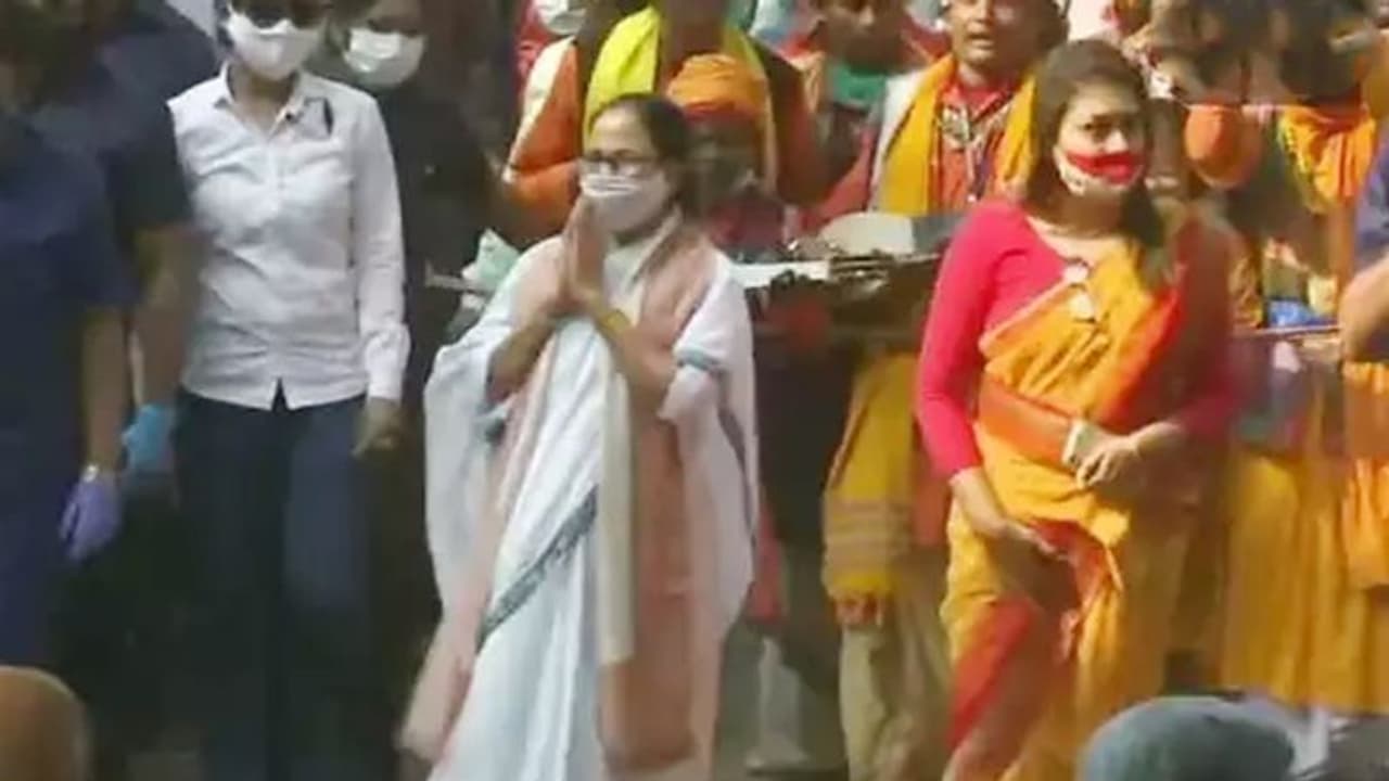 ममता बनर्जी की केंद्र से अपील नेताजी सुभाष चंद्र बोस की जयंती पर नेशनल हॉलिडे घोषित करे सरकार ममता बनर्जी की केंद्र से अपील नेताजी सुभाष चंद्र बोस की जयंती पर नेशनल हॉलिडे घोषित करे सरकार