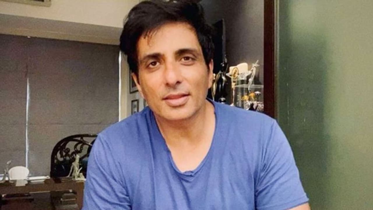 सोनू सूद ने फिर दिखाई दरियादिली, कैंसर के मरीजों की मदद के लिए आए आगे, फैंस से की ये अपील सोनू सूद ने फिर दिखाई दरियादिली, कैंसर के मरीजों की मदद के लिए आए आगे, फैंस से की ये अपील
