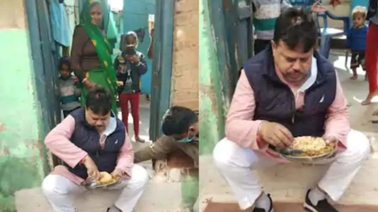 ये हैं MP के मंत्री: सफाईकर्मी के दरवाजे पर बैठकर मांग के खाया खाना, पढ़िए यह दिलचस्प खबर ये हैं MP के मंत्री: सफाईकर्मी के दरवाजे पर बैठकर मांग के खाया खाना, पढ़िए यह दिलचस्प खबर