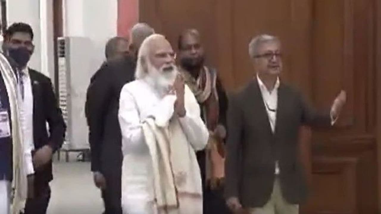 আমপান রেশন দুর্নীতি ইস্যুতে রাজ্য সরকারকে তোপ মোদীর, বাংলার কৃষকরা বঞ্চিত বলে দাবি প্রধানমন্ত্রীর