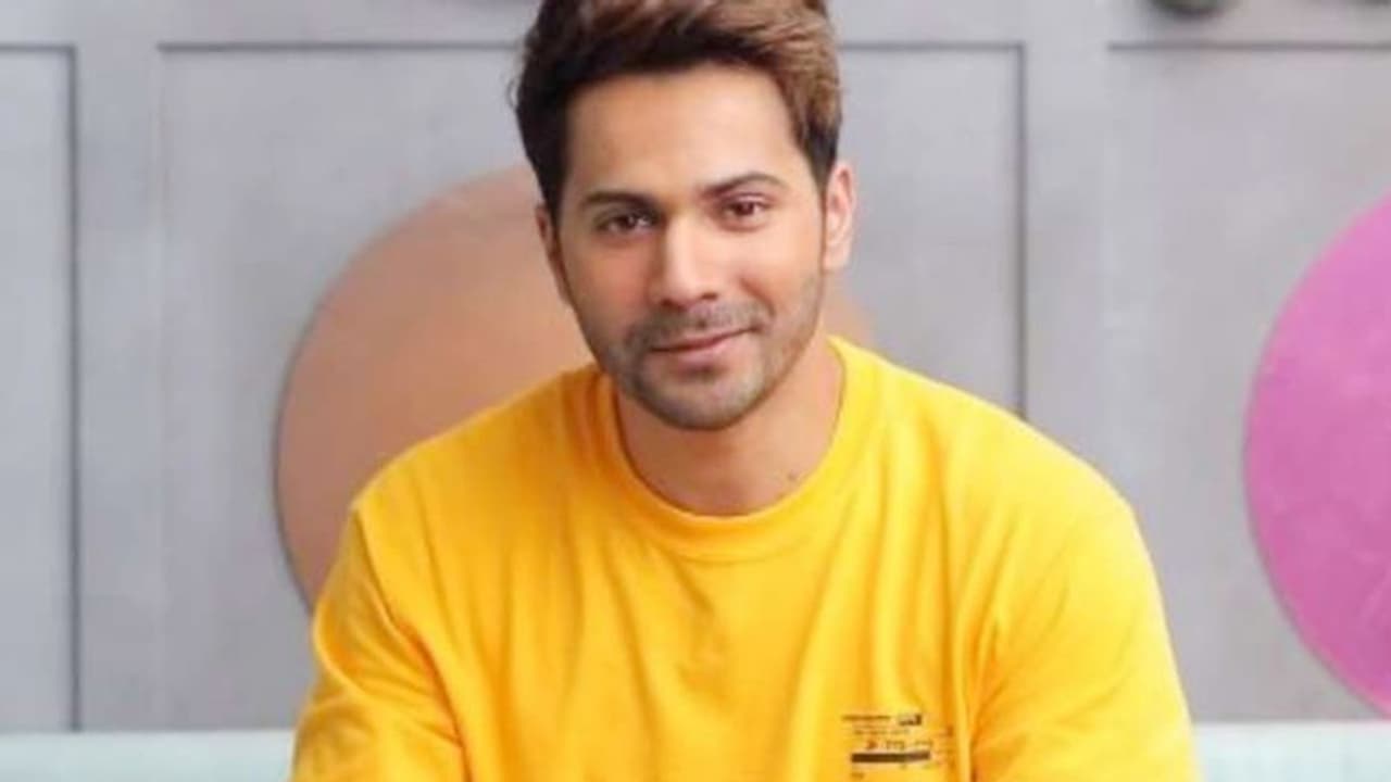 शादी से पहले बाल बाल बचे वरुण धवन, अलीबाग जाते समय हुआ था उनकी कार का एक्सिडेंट शादी से पहले बाल बाल बचे वरुण धवन, अलीबाग जाते समय हुआ था उनकी कार का एक्सिडेंट