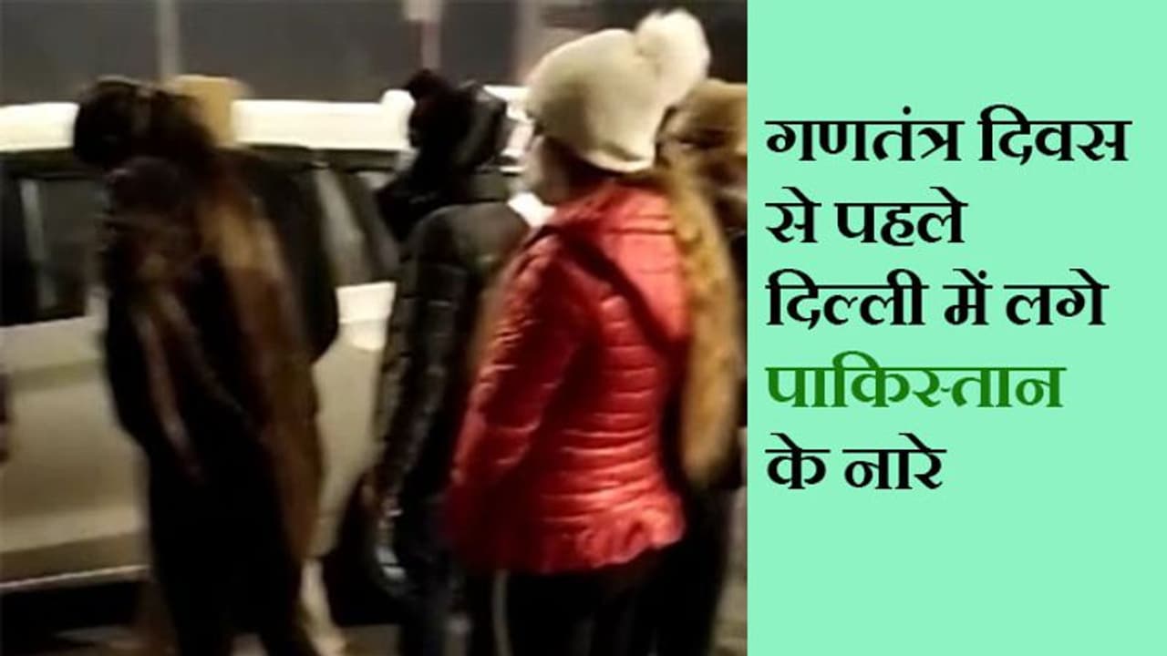 गणतंत्र दिवस से पहले दिल्ली की खान मार्केट में पकड़े गए देशद्रोही गणतंत्र दिवस से पहले दिल्ली की खान मार्केट में पकड़े गए देशद्रोही