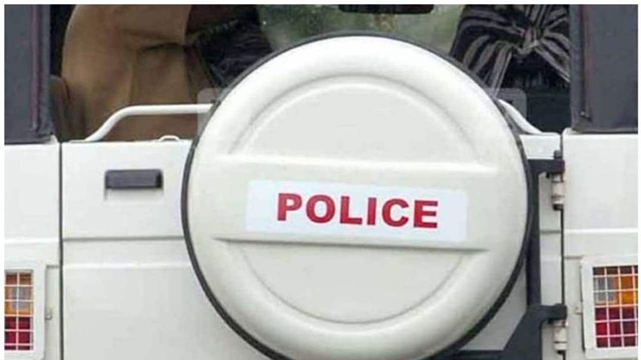 ഇടുക്കിയിലെ പൊലീസ് കാന്റീൻ ചട്ടവിരുദ്ധം, അന്വേഷണം വേണമെന്ന് ഡിഐജി, ഡിജിപിക്ക് റിപ്പോർട്ട് ഇടുക്കിയിലെ പൊലീസ് കാന്റീൻ ചട്ടവിരുദ്ധം, അന്വേഷണം വേണമെന്ന് ഡിഐജി, ഡിജിപിക്ക് റിപ്പോർട്ട്