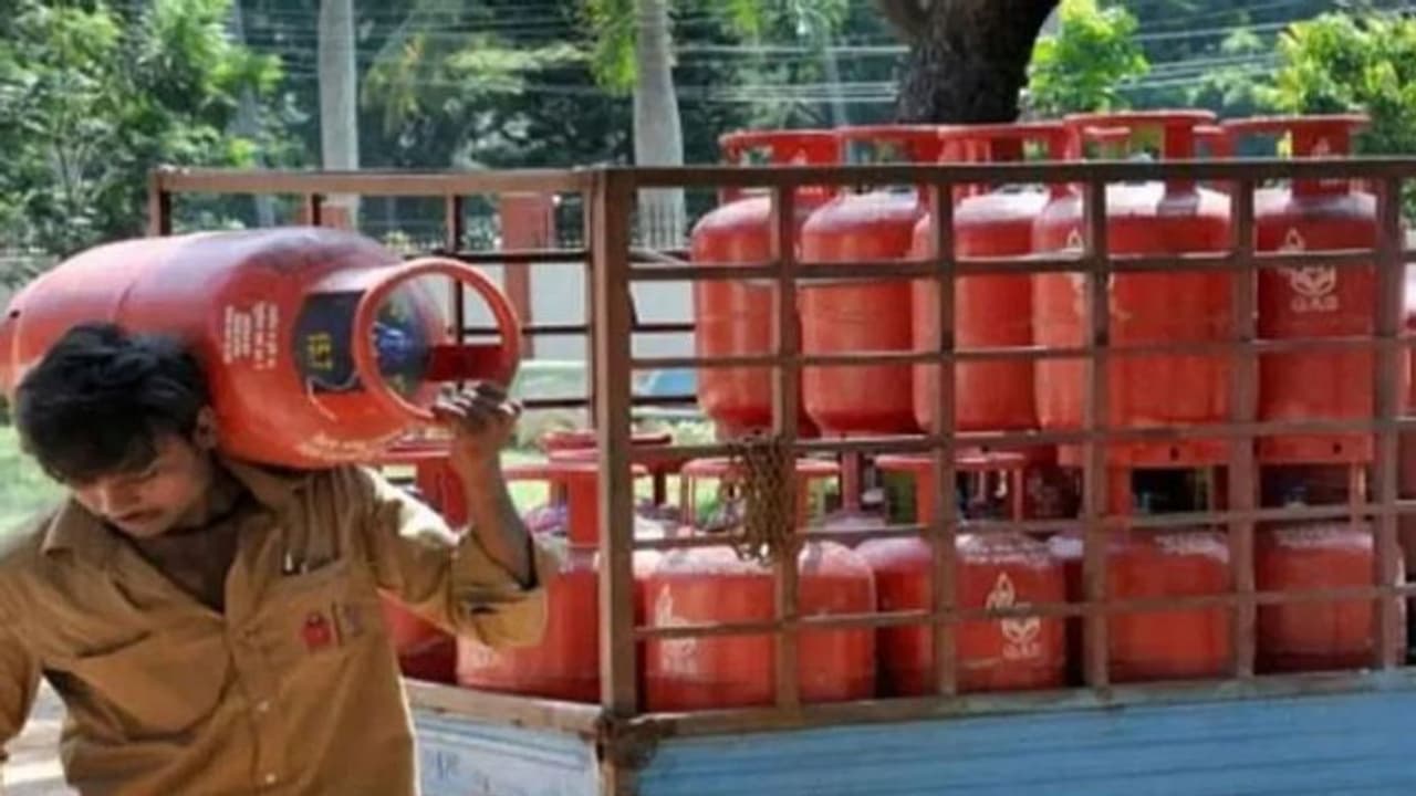 ಎಲ್ ಪಿಜಿ ಗ್ಯಾಸ್ ಸಿಲಿಂಡರ್ ಗೆ ಕ್ಯುಆರ್ ಕೋಡ್, ಗ್ರಾಹಕರಿಗೇನು ಲಾಭ?