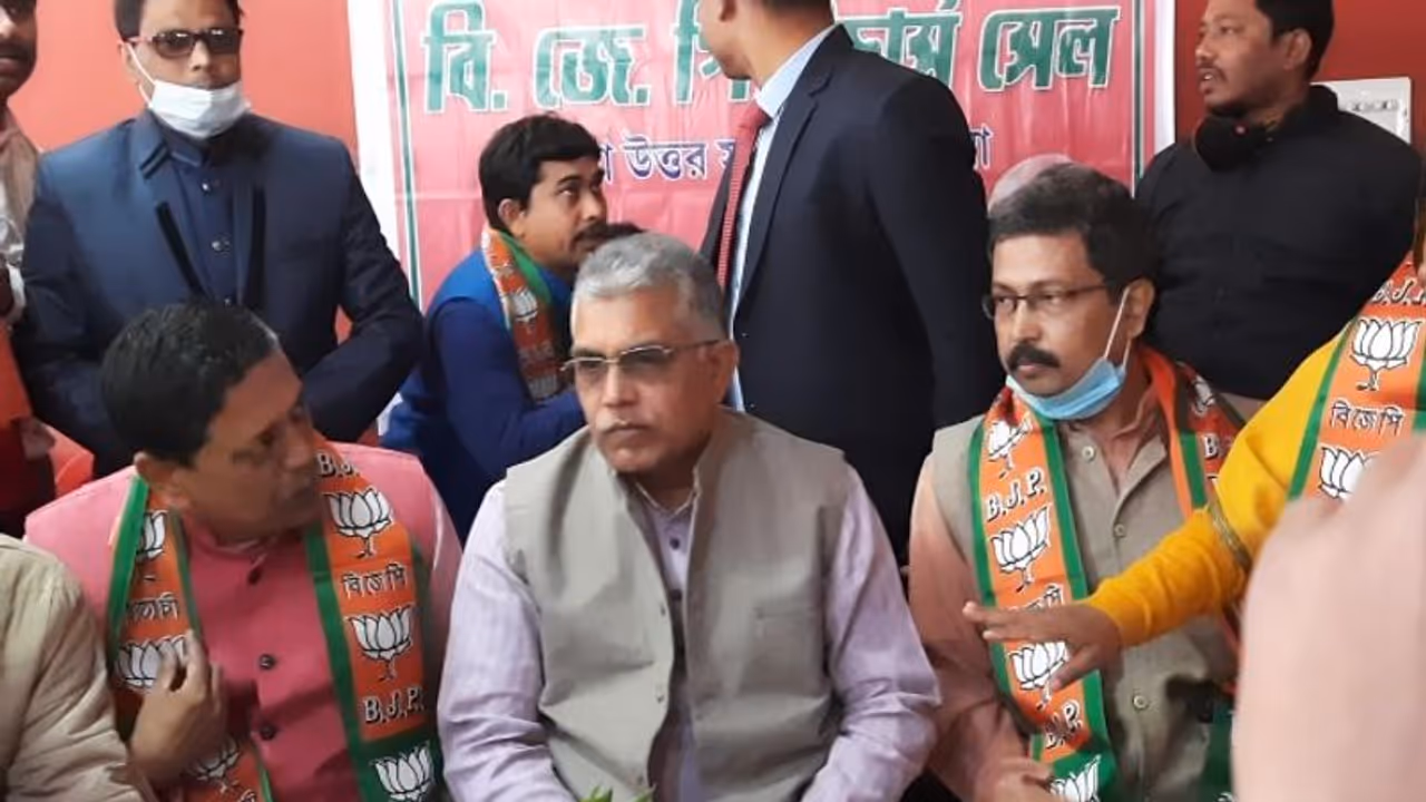 'নেতাজীকে নিয়ে একশবার রাজনীতি করব, হিম্মত থাকলে আটকে দিক', ফের বিস্ফোরক দিলীপ ঘোষ