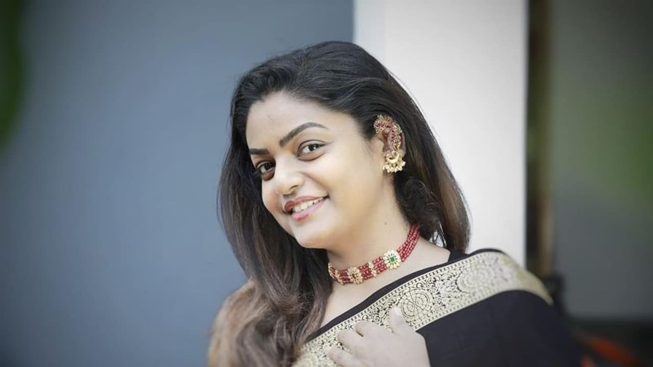 Premi Viswanath:'కార్తీక దీపం' వంటలక్క ... ఉద్యోగ ప్రకటన, ఏ పోస్ట్ లకు అంటే... Premi Viswanath:'కార్తీక దీపం' వంటలక్క ... ఉద్యోగ ప్రకటన, ఏ పోస్ట్ లకు అంటే...