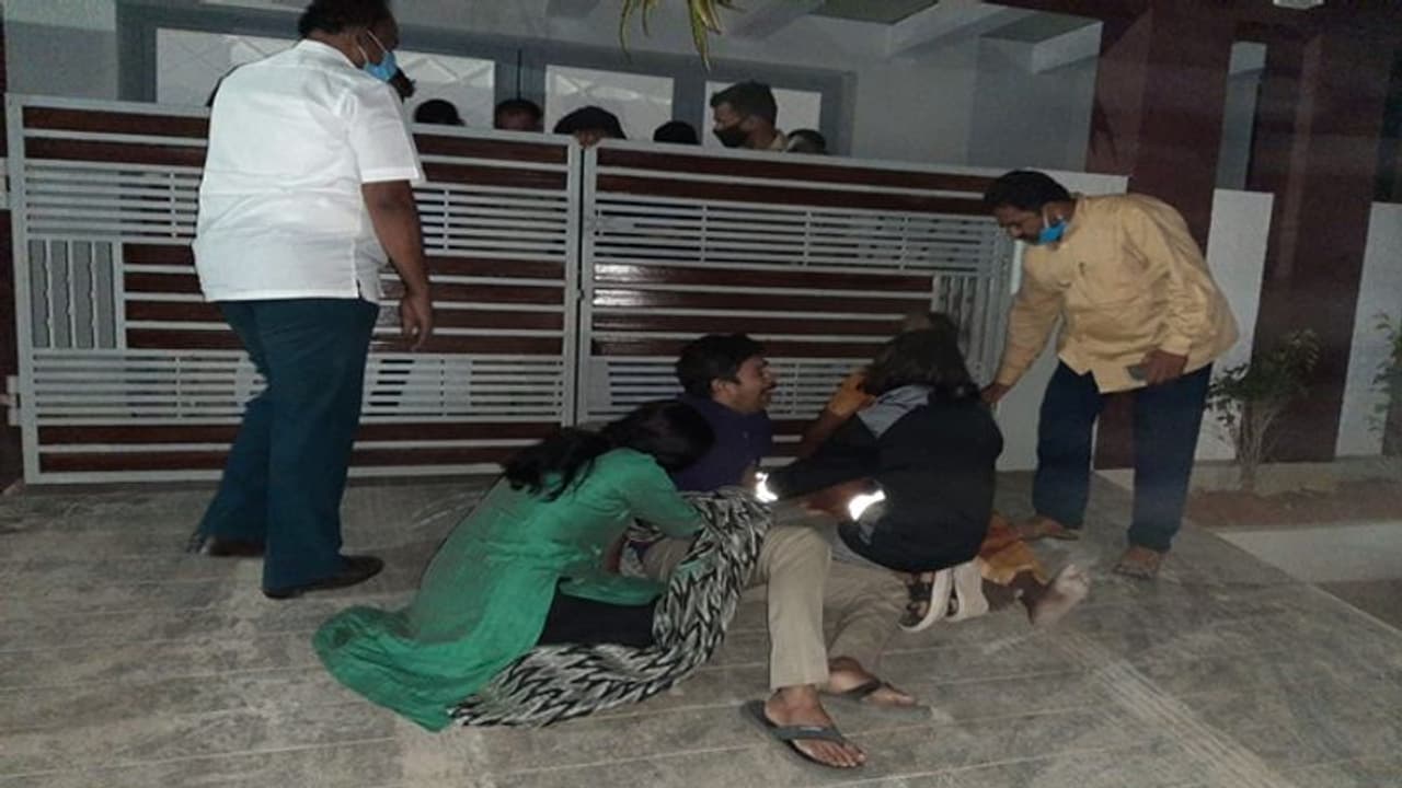 కూతుళ్ల బలి కేసు..దుస్తులు విప్పేసి, నగ్నం చేసి.. విస్తుపోయే విషయాలు కూతుళ్ల బలి కేసు..దుస్తులు విప్పేసి, నగ్నం చేసి.. విస్తుపోయే విషయాలు