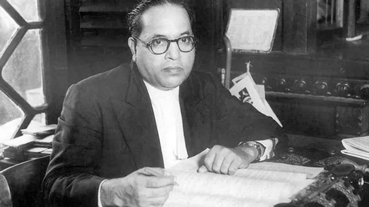 BR Ambedkar: স্কুলে মেলেনি বসার বেঞ্চ, সংবিধান প্রণেতার জীবনের সঙ্গে জড়িয়ে অসামান্য কাহিনি BR Ambedkar: স্কুলে মেলেনি বসার বেঞ্চ, সংবিধান প্রণেতার জীবনের সঙ্গে জড়িয়ে অসামান্য কাহিনি