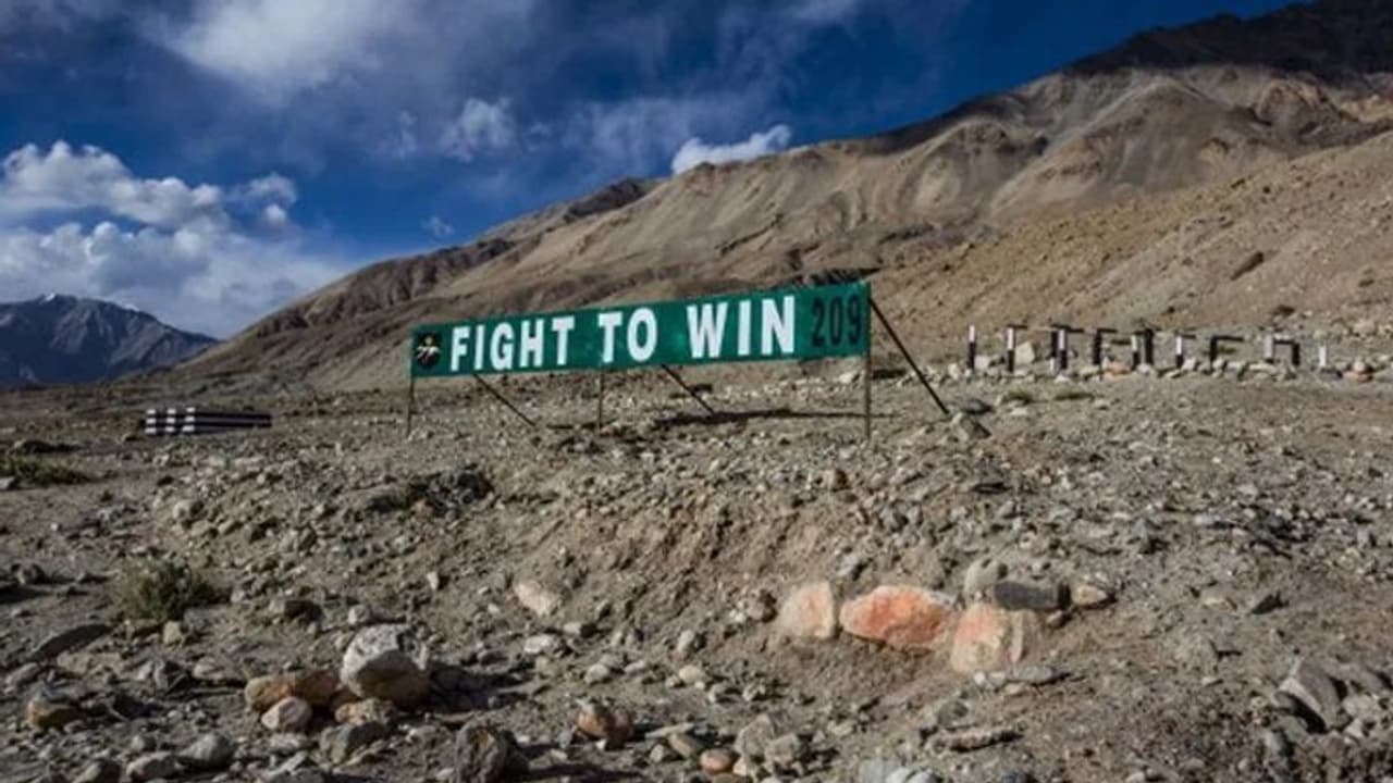 LAC ದಾಟಲು ಯತ್ನಿಸಿದ ಡ್ರ್ಯಾಗನ್: ಗಡಿಯಲ್ಲಿ ಭಾರತ ಚೀನಾ ಸೈನಿಕರ ಘರ್ಷಣೆ! LAC ದಾಟಲು ಯತ್ನಿಸಿದ ಡ್ರ್ಯಾಗನ್: ಗಡಿಯಲ್ಲಿ ಭಾರತ ಚೀನಾ ಸೈನಿಕರ ಘರ್ಷಣೆ!