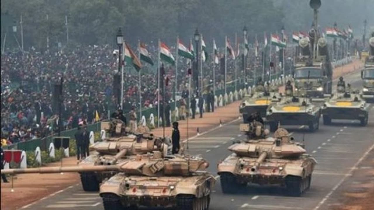 Republic Day: 75 साल में पहली बार 30 मिनट देरी से शुरू होगी परेड, 90 मिनट का होगा कार्यक्रम Republic Day: 75 साल में पहली बार 30 मिनट देरी से शुरू होगी परेड, 90 मिनट का होगा कार्यक्रम