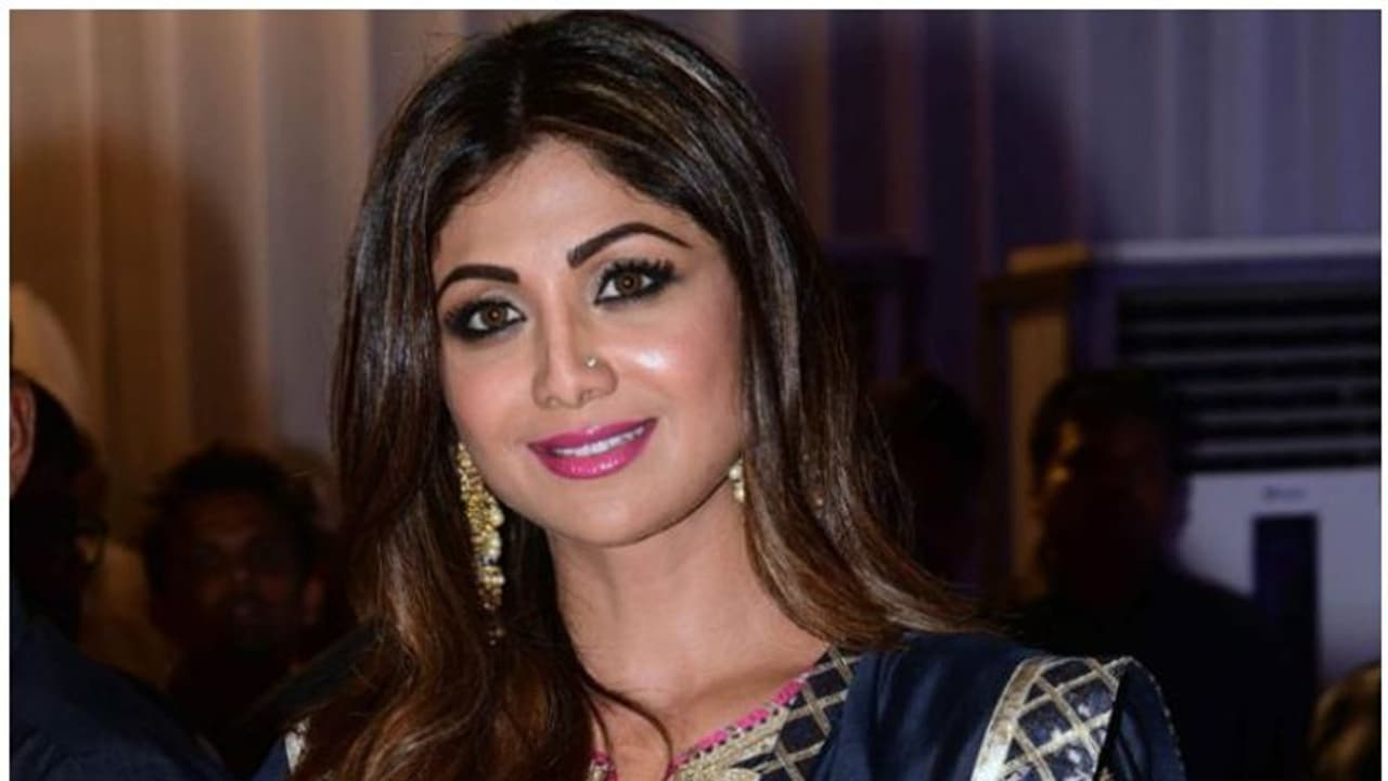 അസിഡിറ്റിയും ദഹനമില്ലായ്മയും അകറ്റാൻ ഇവ കഴിക്കൂ; പൊടിക്കൈ പങ്കുവച്ച് ശില്പ്പ ഷെട്ടി അസിഡിറ്റിയും ദഹനമില്ലായ്മയും അകറ്റാൻ ഇവ കഴിക്കൂ; പൊടിക്കൈ പങ്കുവച്ച് ശില്പ്പ ഷെട്ടി