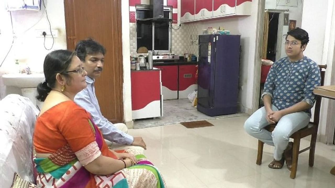 মেদিনীপুরের মুখ উজ্জ্বল করেছে ১৬ বছরের সৌহার্দ্য, ছেলের সাফল্যে গর্বিত বাবা মা মেদিনীপুরের মুখ উজ্জ্বল করেছে ১৬ বছরের সৌহার্দ্য, ছেলের সাফল্যে গর্বিত বাবা মা