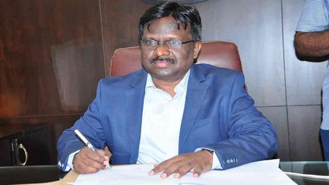 గుంటూరు కలెక్టర్ శామ్యూల్ ఆనంద్కుమార్ బదిలీ? గుంటూరు కలెక్టర్ శామ్యూల్ ఆనంద్కుమార్ బదిలీ?