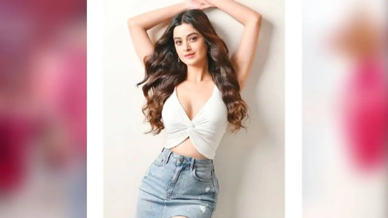 রাতে চলল উদ্দাম 'নেশা', যার ঘোর কাটল না এখনও, ভিডিওতে দর্শনার 'Intoxication' রাতে চলল উদ্দাম 'নেশা', যার ঘোর কাটল না এখনও, ভিডিওতে দর্শনার 'Intoxication'