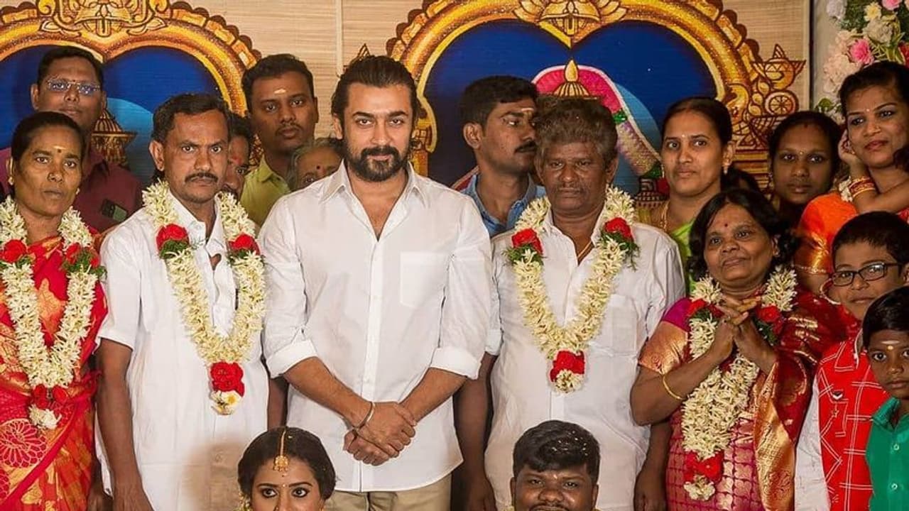 தாலி எடுத்துக் கொடுத்து ரசிகரின் திருமணத்தை நடத்தி வைத்த சூர்யா... தாறுமாறு வைரலாகும் வீடியோ...! தாலி எடுத்துக் கொடுத்து ரசிகரின் திருமணத்தை நடத்தி வைத்த சூர்யா... தாறுமாறு வைரலாகும் வீடியோ...!