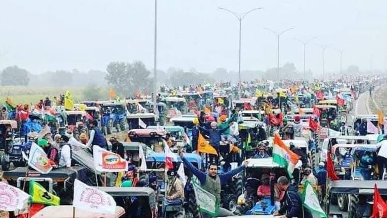 రైతుల ఆందోళన: కెనడాలో ఎన్ఆర్ఐల కారు ర్యాలీ రైతుల ఆందోళన: కెనడాలో ఎన్ఆర్ఐల కారు ర్యాలీ