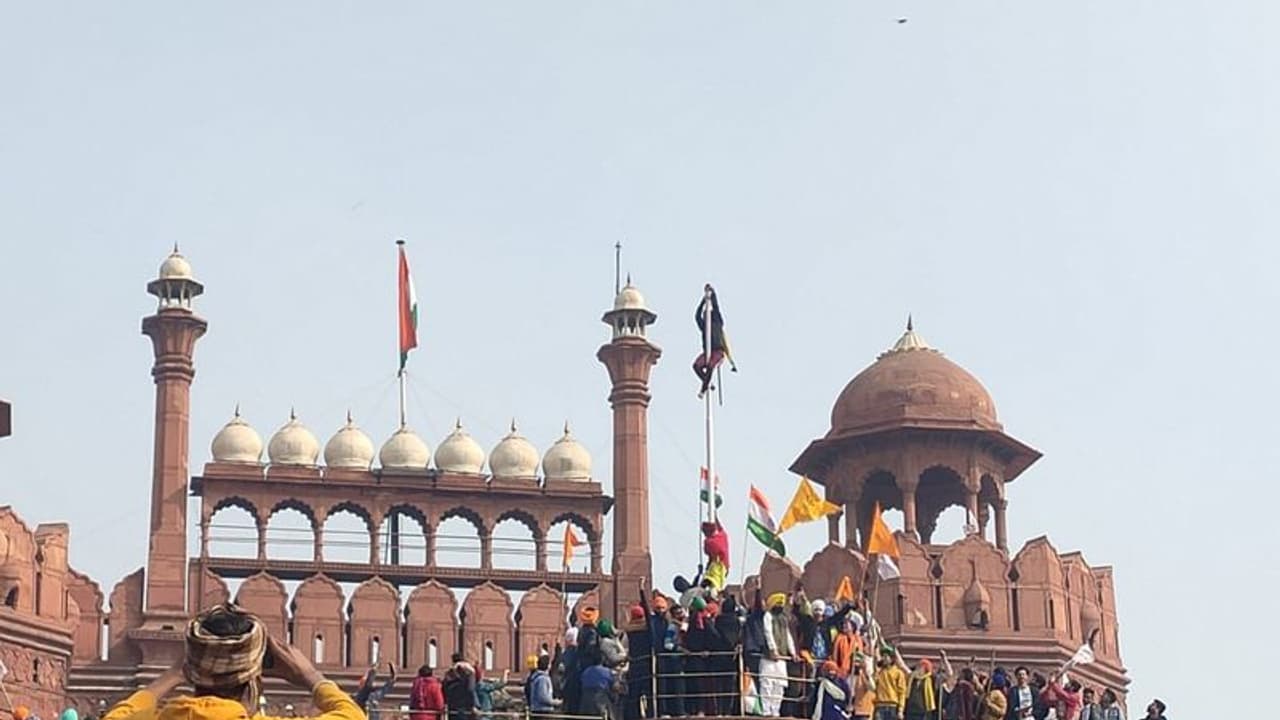 അക്രമസംഭവങ്ങളെ അപലപിച്ച് കർഷക സംഘടനകൾ: സമാധാനപരമായ സമരത്തെ അട്ടിമറിച്ചെന്നും ആരോപണം അക്രമസംഭവങ്ങളെ അപലപിച്ച് കർഷക സംഘടനകൾ: സമാധാനപരമായ സമരത്തെ അട്ടിമറിച്ചെന്നും ആരോപണം