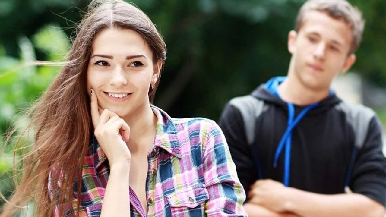 जानें कैसे लड़कों पर फिदा होती हैं लड़कियां, रिसर्च से हुआ खुलासा जानें कैसे लड़कों पर फिदा होती हैं लड़कियां, रिसर्च से हुआ खुलासा