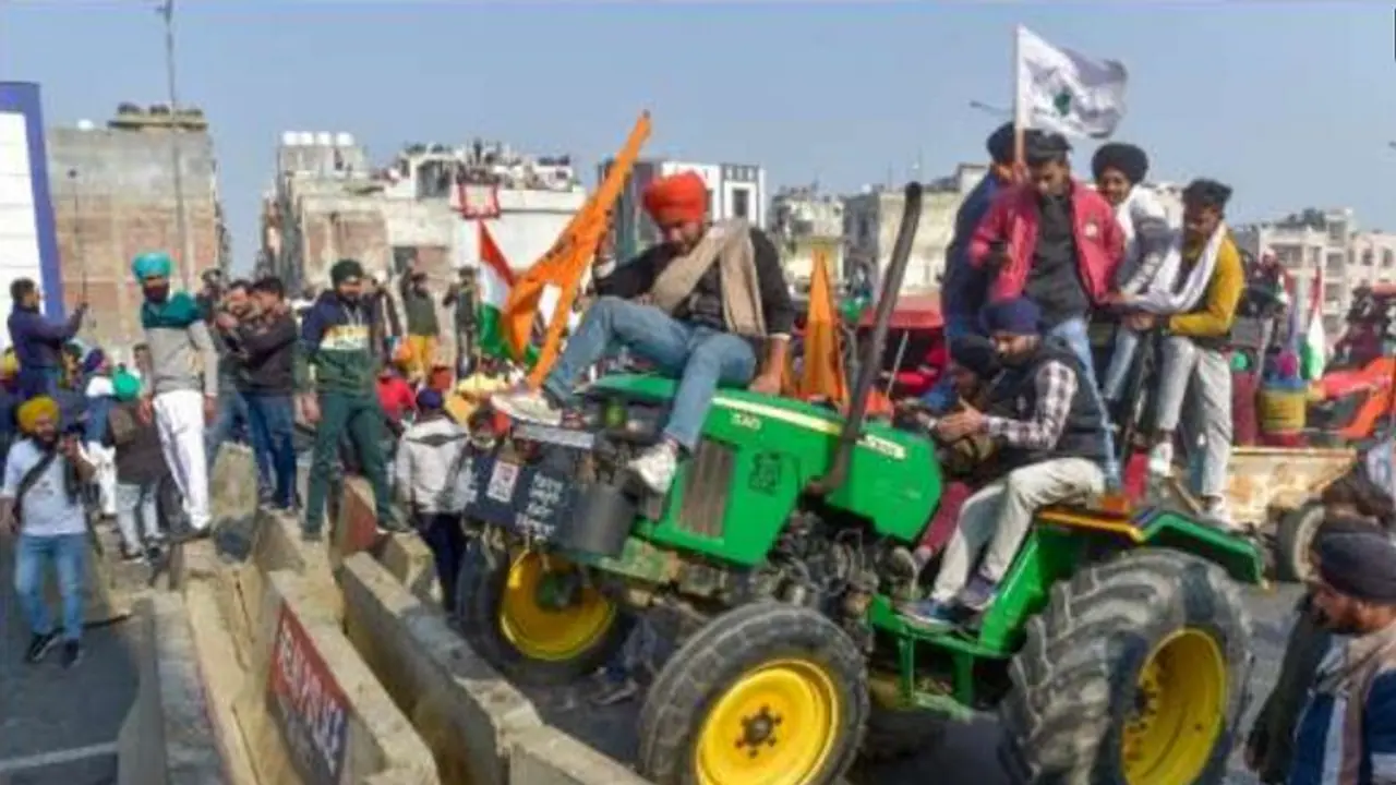 'ഗാസിപ്പൂര്‍ ഒഴിപ്പിക്കലില്‍ തീരുമാനം പിന്നീട്'; സേനയെ വിന്യസിച്ചത് സംഘര്‍ഷശ്രമം തടയാനെന്നും യുപി പൊലീസ്