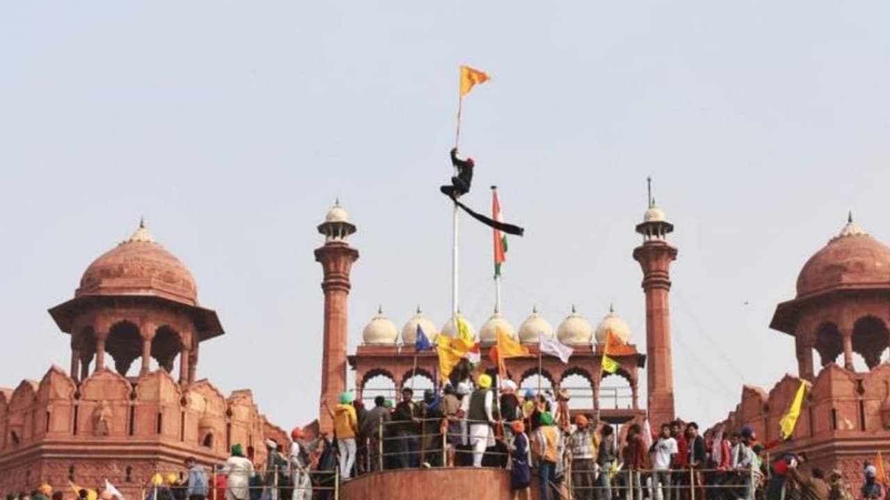 ಮಾಡಿದ್ದೆಲ್ಲಾ ಮಾಡಿ, ಟ್ರಾಕ್ಟರ್ ರ್ಯಾಲಿ ಹಿಂಪಡೆದ ರೈತ ಸಂಘಟನೆ! ಮಾಡಿದ್ದೆಲ್ಲಾ ಮಾಡಿ, ಟ್ರಾಕ್ಟರ್ ರ್ಯಾಲಿ ಹಿಂಪಡೆದ ರೈತ ಸಂಘಟನೆ!