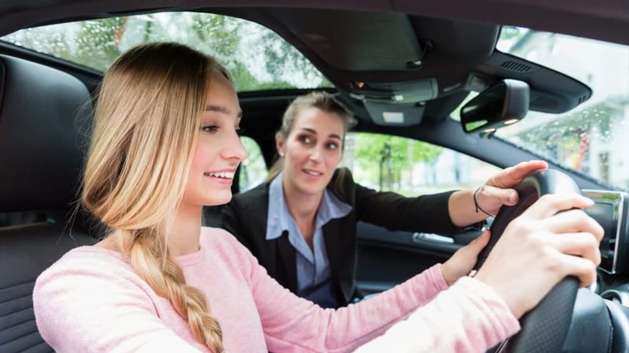 এই তিন রাশির মেয়েরা গাড়ি চালাতে পারদর্শী, গাড়ির সব খুঁটিনাটি বিষয় এদের নখদর্পণে এই তিন রাশির মেয়েরা গাড়ি চালাতে পারদর্শী, গাড়ির সব খুঁটিনাটি বিষয় এদের নখদর্পণে