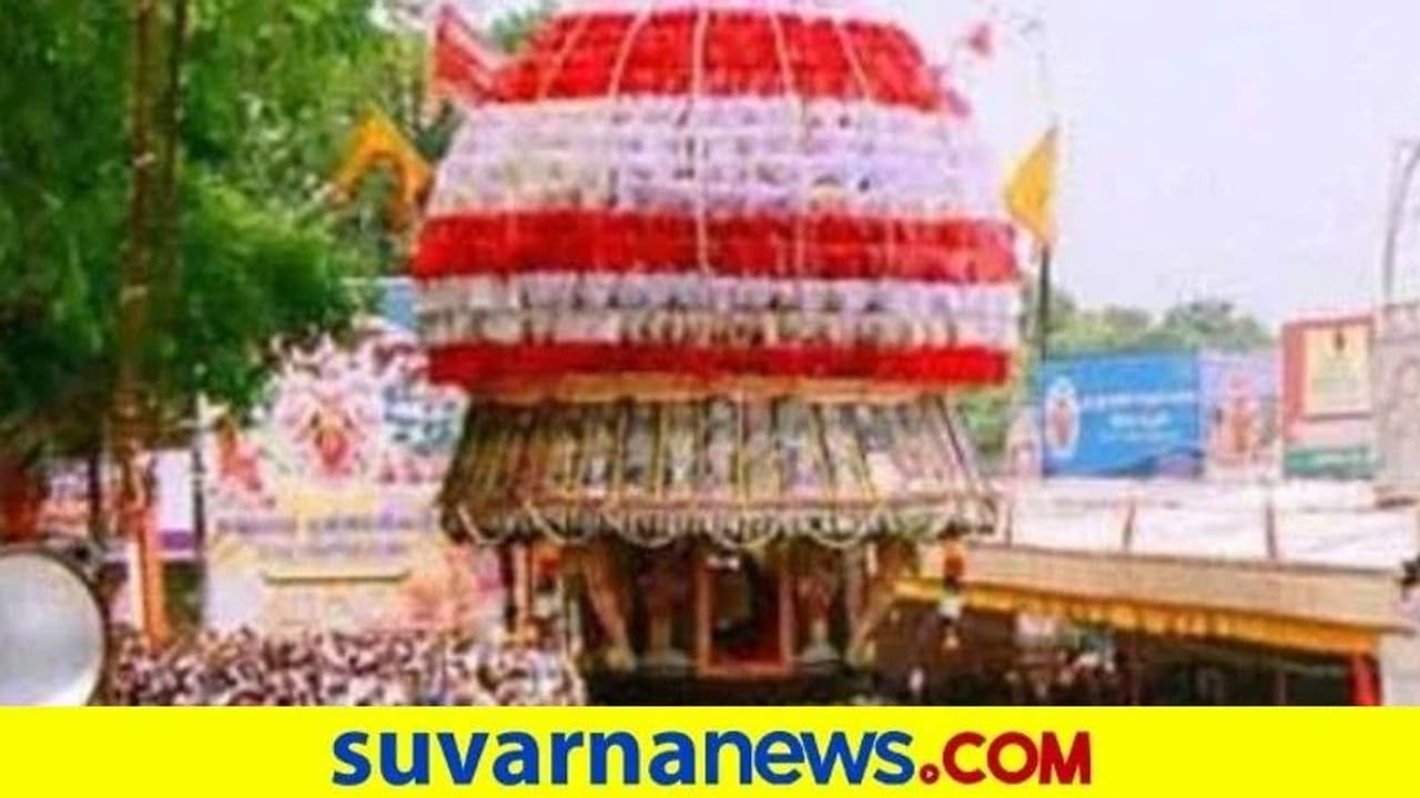 ಮಾರ್ಗ ಬಿಟ್ಟು ಚಲಿಸಿ ಪಕ್ಕಕ್ಕೆ ಸರಿದು ನಿಂತ ತೇರು : ಅನುಮತಿ ಇಲ್ಲದಿದ್ದರೂ ನಡೆದಿದ್ದ ರಥೋತ್ಸವ ಮಾರ್ಗ ಬಿಟ್ಟು ಚಲಿಸಿ ಪಕ್ಕಕ್ಕೆ ಸರಿದು ನಿಂತ ತೇರು : ಅನುಮತಿ ಇಲ್ಲದಿದ್ದರೂ ನಡೆದಿದ್ದ ರಥೋತ್ಸವ