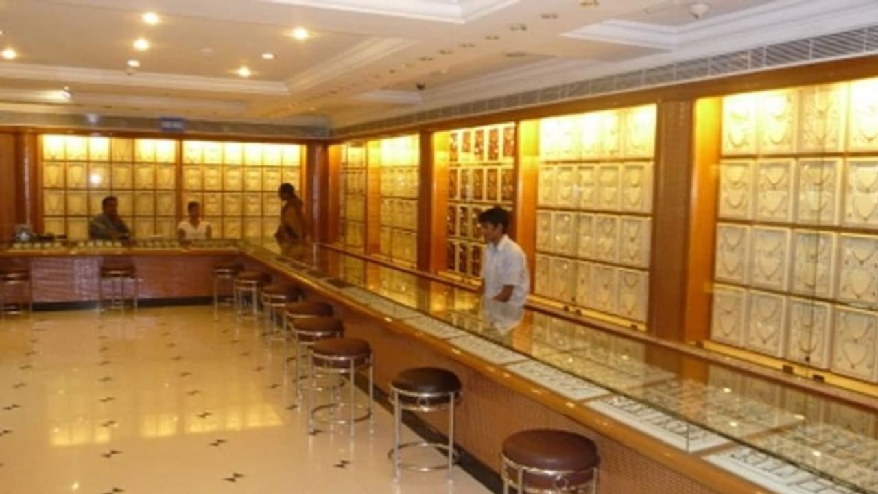 Akshaya Tritiya 2022 : ഇന്ന് അക്ഷയ തൃതീയ; വിൽപന ആരംഭിച്ച് സ്വർണാഭരണ വിപണി Akshaya Tritiya 2022 : ഇന്ന് അക്ഷയ തൃതീയ; വിൽപന ആരംഭിച്ച് സ്വർണാഭരണ വിപണി