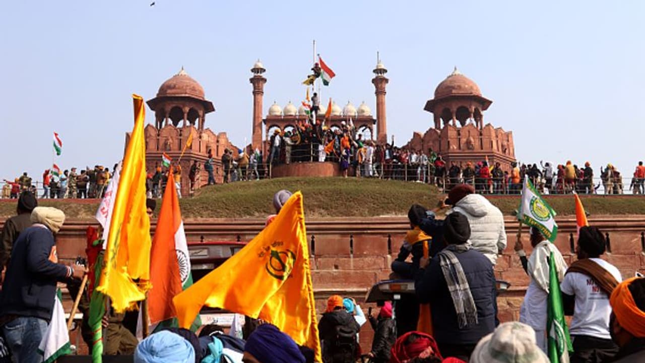 তবে কি এবার চিড় ধরল দিল্লির কৃষক বিক্ষোভে, আন্দোলন প্রত্যাহার দুটি সংগঠনের
