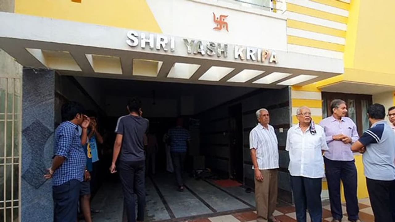 അമ്മയെയും മകനെയും കൊലപ്പെടുത്തി 17 കിലോ സ്വര്‍ണ്ണം കവര്‍ന്നു; പ്രതികളിലൊരാളെ പൊലീസ് വെടിവച്ചു കൊന്നു