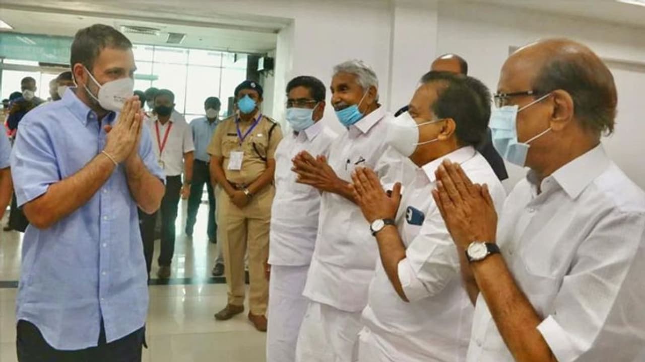 'साख' बचाने केरल पहुंचे राहुल गांधी, सीटों के बंटवारे पर करेंगे मंथन 'साख' बचाने केरल पहुंचे राहुल गांधी, सीटों के बंटवारे पर करेंगे मंथन