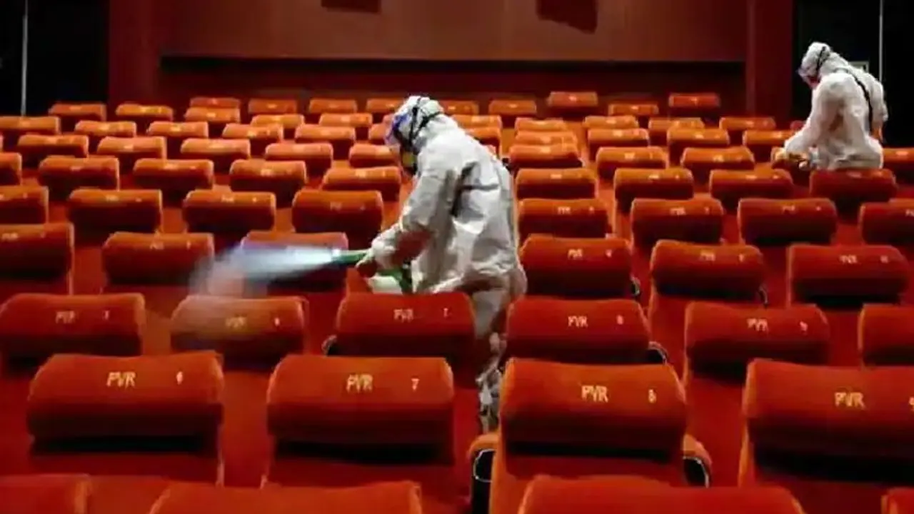 कोरोना की नई गाइडलाइन: 50% से ज्यादा दर्शकों के साथ खुल सकेंगी टॉकीज कोरोना की नई गाइडलाइन: 50% से ज्यादा दर्शकों के साथ खुल सकेंगी टॉकीज