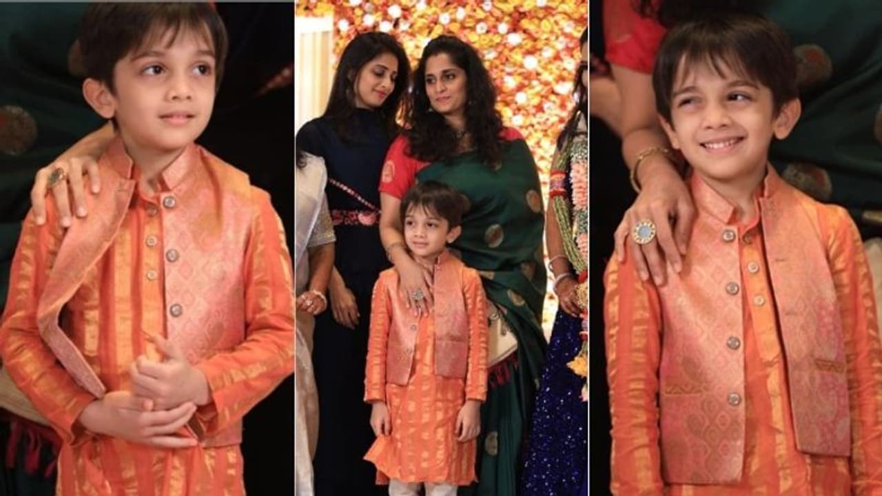 കണ്ണിറുക്കി ചിരിച്ചും പോസ് ചെയ്തും 'കുട്ടിത്തല'; ഒപ്പം ശാലിനിയും, ചിത്രങ്ങള്‍ വൈറല്‍