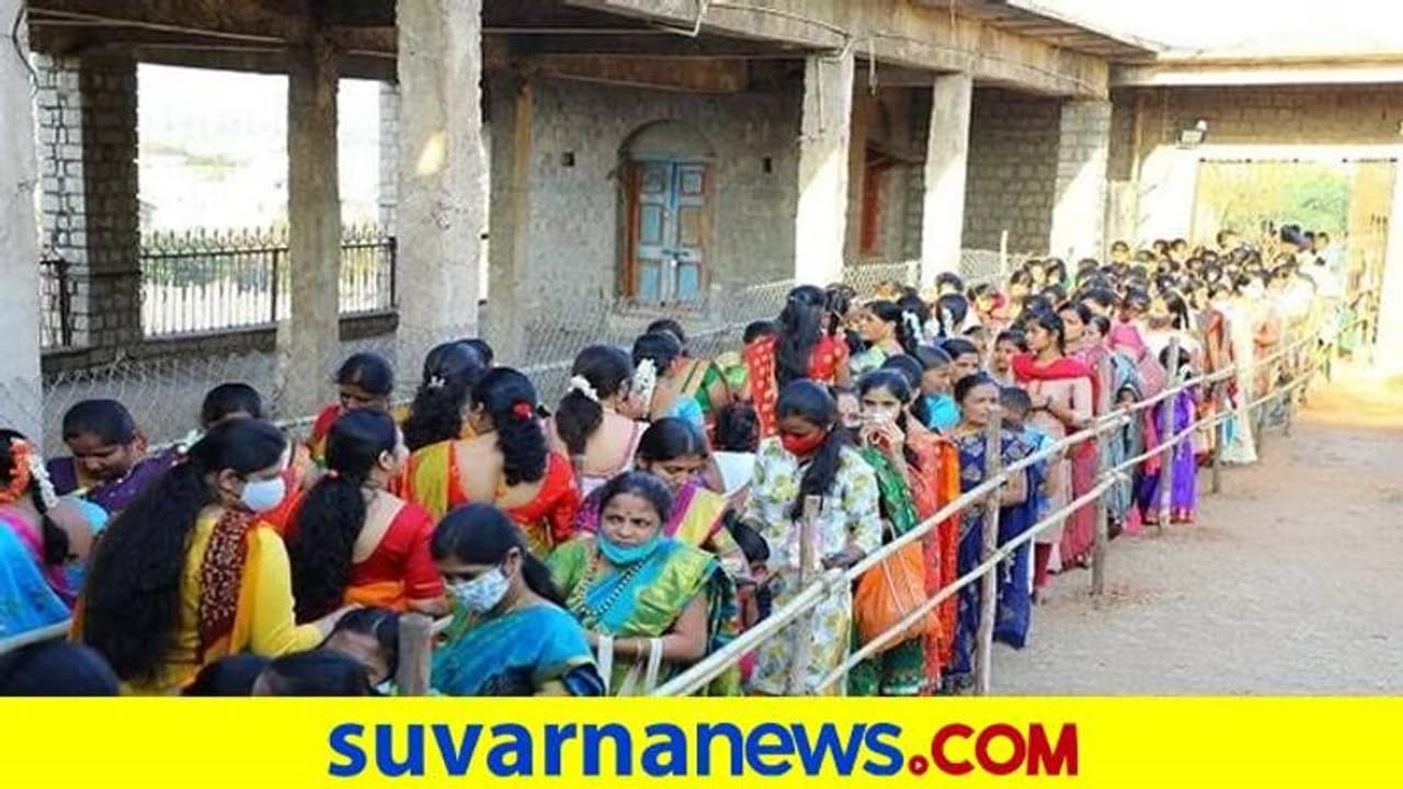 ಕೊಪ್ಪಳದ ಗವಿಸಿದ್ಧೇಶ್ವರ ಜಾತ್ರೆ: ಸರಳತೆಯಲ್ಲೂ ಉಕ್ಕುತ್ತಿದೆ ಭಕ್ತಿ..! ಕೊಪ್ಪಳದ ಗವಿಸಿದ್ಧೇಶ್ವರ ಜಾತ್ರೆ: ಸರಳತೆಯಲ್ಲೂ ಉಕ್ಕುತ್ತಿದೆ ಭಕ್ತಿ..!