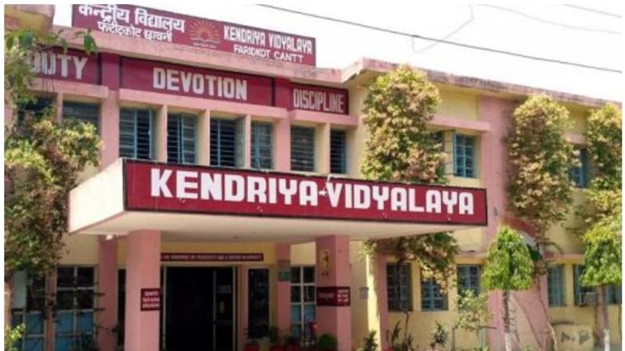 Kendriya Vidyalaya Recruitment 2022: ಬೆಂಗಳೂರಿನಲ್ಲಿ ಖಾಲಿ ಇರುವ ಶಿಕ್ಷಕ ಹುದ್ದೆಗೆ ಮಾ.7 ಮತ್ತು 8ಕ್ಕೆ ನೇರ ಸಂದರ್ಶನ
