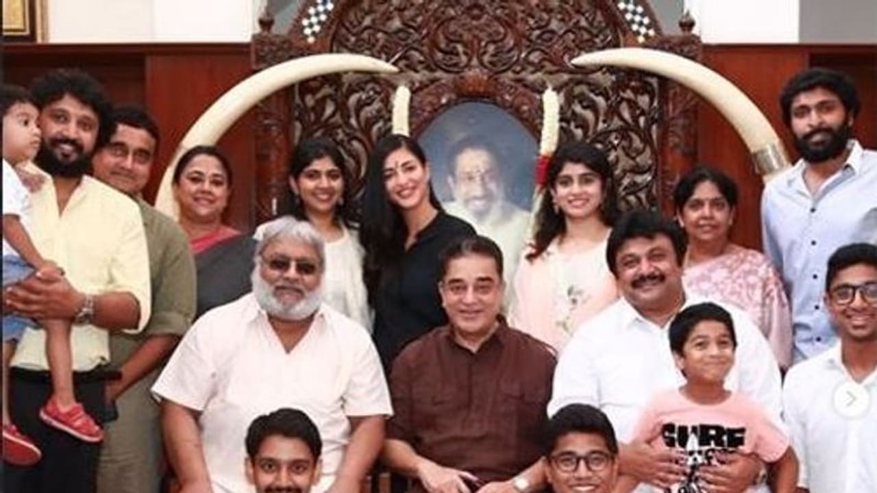 நடிகர் திலகம் சிவாஜி கணேசன் குடும்பத்தில் இருந்து நடிக்க வரும் அடுத்த வாரிசு..! இயக்குனர் யார் தெரியுமா? நடிகர் திலகம் சிவாஜி கணேசன் குடும்பத்தில் இருந்து நடிக்க வரும் அடுத்த வாரிசு..! இயக்குனர் யார் தெரியுமா?