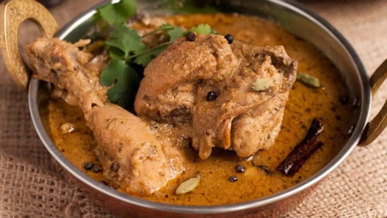 ইলিশ বা চিংড়ি নয়, এবার পাতে পড়ুক চিকেন ভাপা ইলিশ বা চিংড়ি নয়, এবার পাতে পড়ুক চিকেন ভাপা