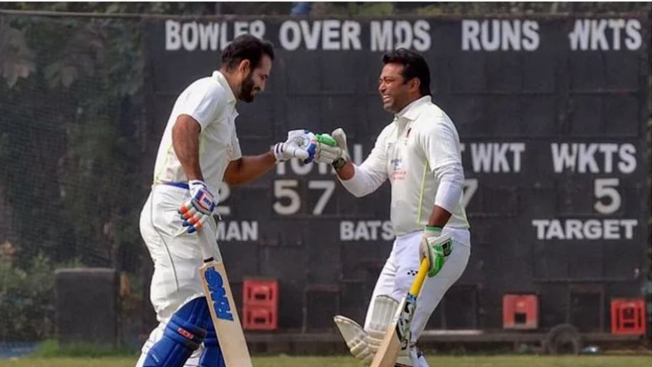 ടെന്നീസ് റാക്കറ്റിന് പകരം ക്രിക്കറ്റ് ബാറ്റേന്തി ലിയാണ്ടര് പേസ്, കൂടെ ഇര്ഫാന് പത്താനും ടെന്നീസ് റാക്കറ്റിന് പകരം ക്രിക്കറ്റ് ബാറ്റേന്തി ലിയാണ്ടര് പേസ്, കൂടെ ഇര്ഫാന് പത്താനും