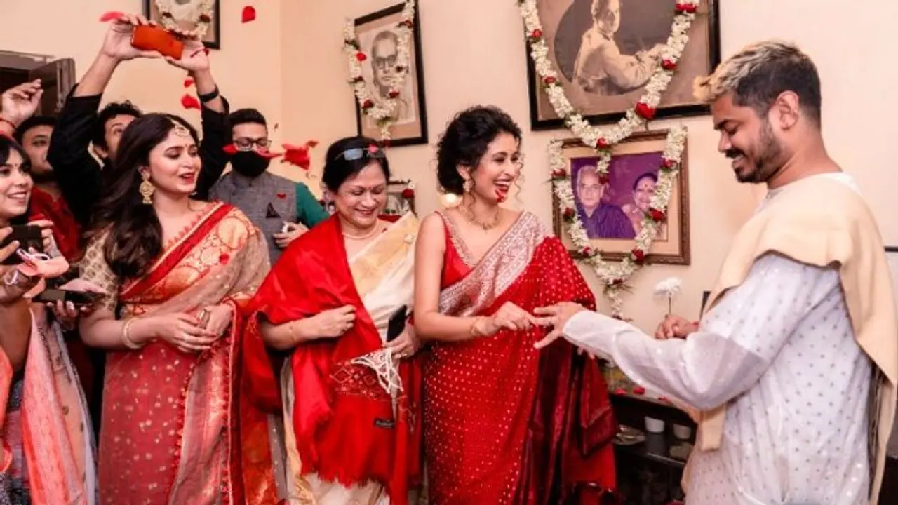 নতুন বছরে ঋতাভরীর পরিবারে জাকিয়ে বসেছে করোনা ভাইরাস, চিত্রাঙ্গদার পর Covid পজিটিভ শতরূপা নতুন বছরে ঋতাভরীর পরিবারে জাকিয়ে বসেছে করোনা ভাইরাস, চিত্রাঙ্গদার পর Covid পজিটিভ শতরূপা