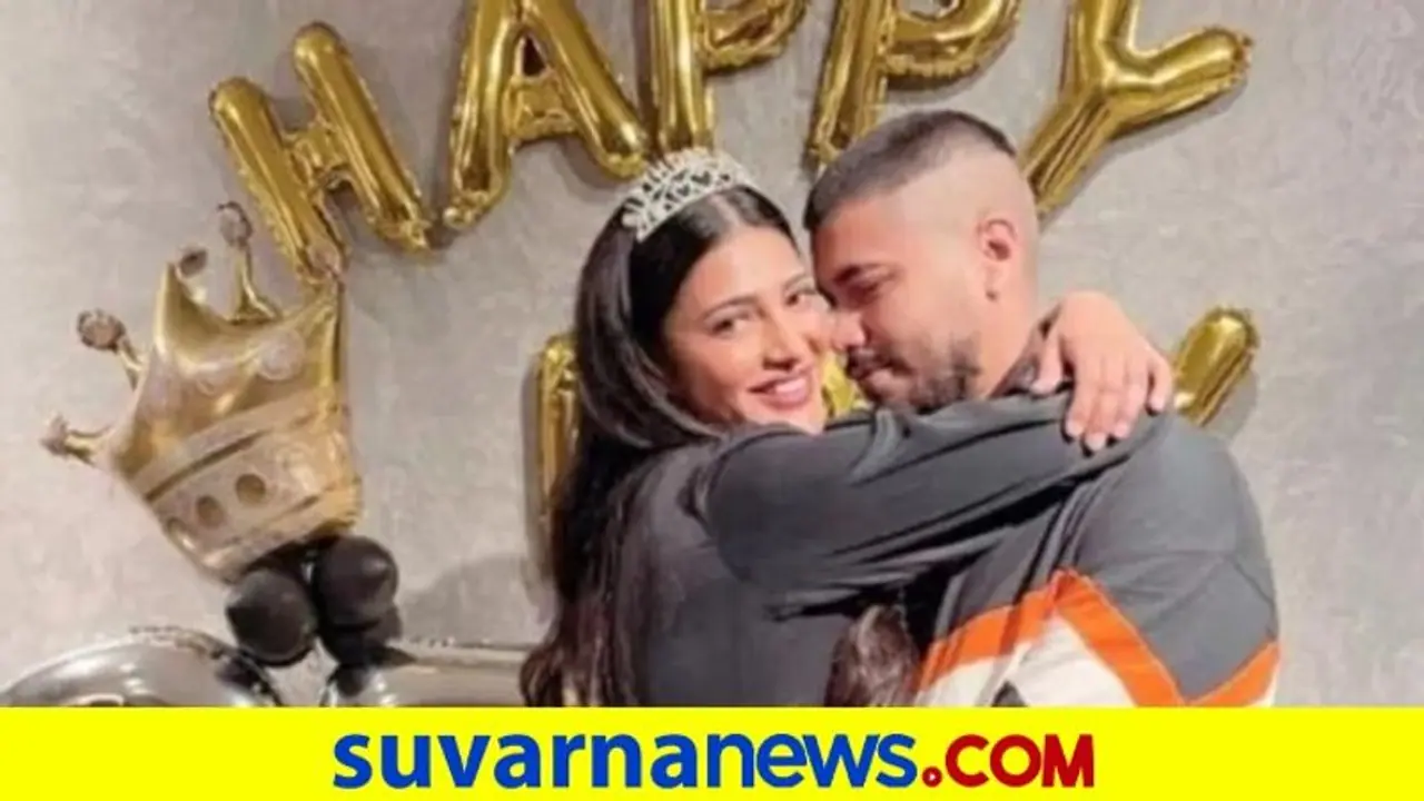 ಡೂಡಲ್ ಆರ್ಟಿಸ್ಟ್ ತೋಳಲ್ಲಿ ನಗ್ತಿದ್ದಾರೆ ಶ್ರುತಿ ಹಾಸನ್..? ಯಾರೀತ ಶಂತನು..? ಡೂಡಲ್ ಆರ್ಟಿಸ್ಟ್ ತೋಳಲ್ಲಿ ನಗ್ತಿದ್ದಾರೆ ಶ್ರುತಿ ಹಾಸನ್..? ಯಾರೀತ ಶಂತನು..?