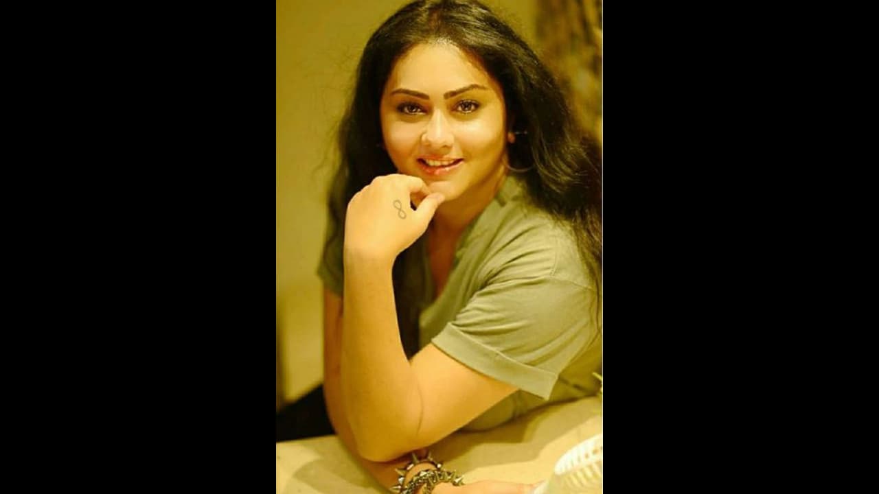 குஷ்புவுக்கு என்னைவிட அனுபவம் அதிகம்.. அதனால் அவருக்கு சீட்டு.. நமிதா தாறுமாறு.. குஷ்புவுக்கு என்னைவிட அனுபவம் அதிகம்.. அதனால் அவருக்கு சீட்டு.. நமிதா தாறுமாறு..