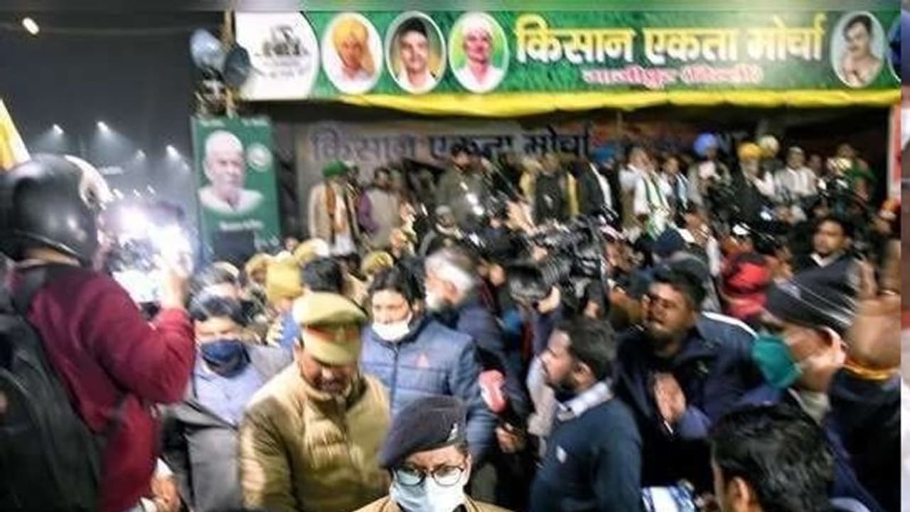 पंचायत का तालिबानी फरमान,हर घर से एक व्यक्ति पहुंचे दिल्ली बॉर्डर,नहीं तो होगा सामाजिक बहिष्कार पंचायत का तालिबानी फरमान,हर घर से एक व्यक्ति पहुंचे दिल्ली बॉर्डर,नहीं तो होगा सामाजिक बहिष्कार