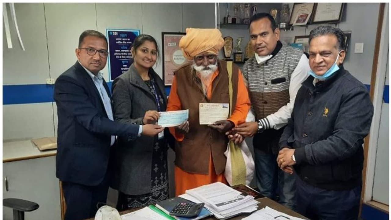 60 വര്‍ഷത്തിലേറെയായി താമസം ഗുഹകളില്‍; രാമക്ഷേത്രത്തിനായി നല്‍കിയത് ഒരു കോടി