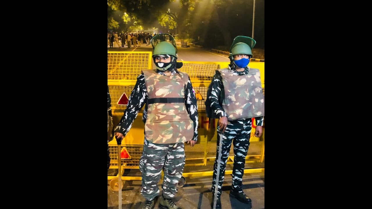 ఢిల్లీ పేలుళ్లు : ఇద్దరు అనుమానితుల గుర్తింపు.. ట్రయల్ మాత్రమే ! ఢిల్లీ పేలుళ్లు : ఇద్దరు అనుమానితుల గుర్తింపు.. ట్రయల్ మాత్రమే !