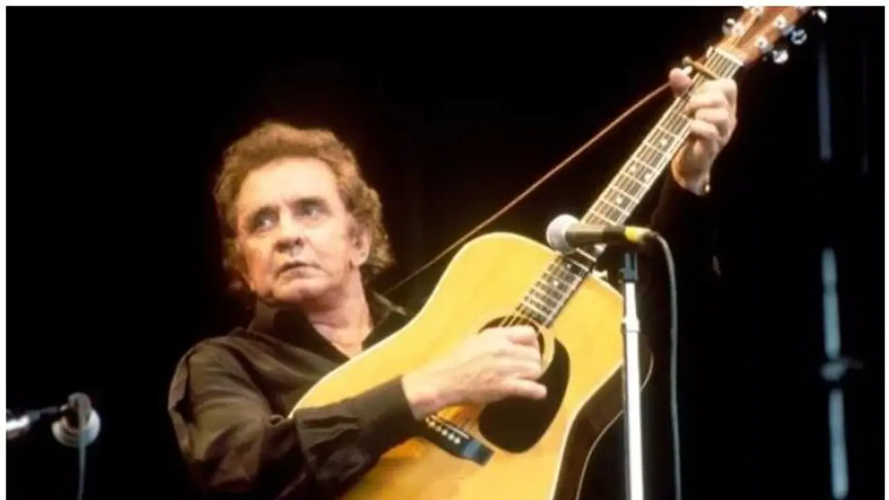 'ഞാനൊരു പ്രസ്ഥാനമല്ല, രാജ്യമാണ്' എന്ന് സ്വയം പറഞ്ഞ ജോണി ക്യാഷ്, അദ്ദേഹത്തിന്റെ സംഭവബഹുലമായ ജീവിതം