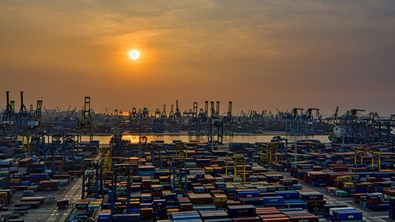 റെക്കോർഡിട്ട് വ്യാപാരക്കമ്മി; അനിയന്ത്രിതമായി ഉയർന്ന് ഇറക്കുമതി