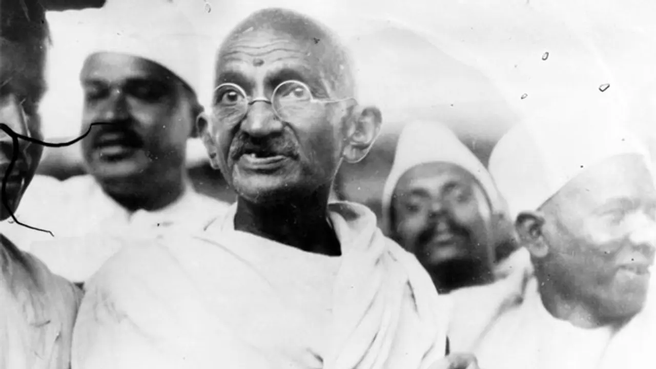 ಭಾರತ ವಿಭಜನೆಯಲ್ಲಿ ಹಿಂದೂ ಮಾರಣಹೋಮಕ್ಕೆ ಗಾಂಧಿ ಕಾರಣ, ವಿವಾದಿತ ಹೇಳಿಕೆಗೆ ಅರ್ಚಕನ ವಿರುದ್ಧ ಕೇಸ್!