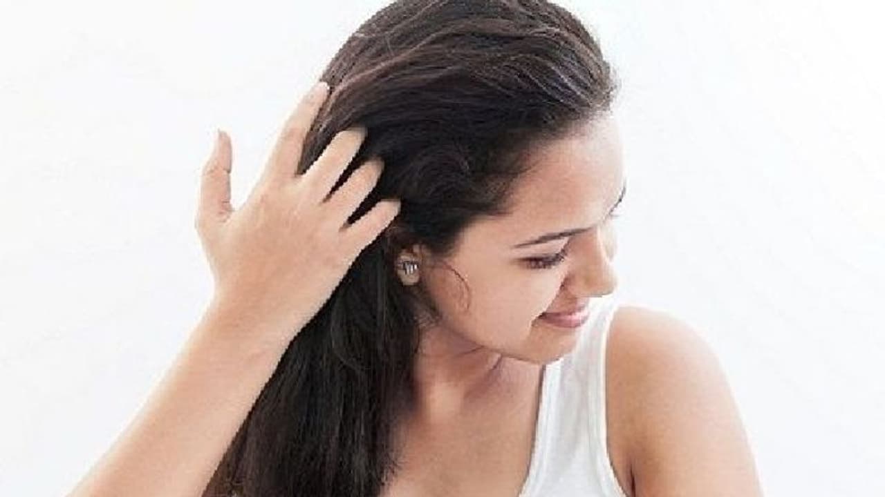 Hair Growth to Shine: 5 Benefits of oiling hair daily