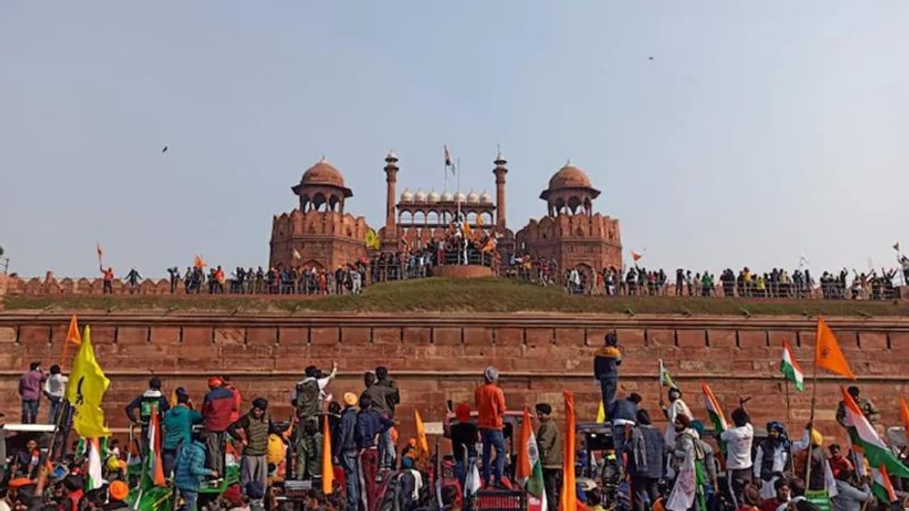 R Day tractor rally violence: Delhi Police arrest one for raising flag at Red Fort
